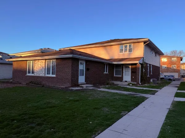 $2,000 | 10429 Austin Avenue, Unit A, Oak Lawn, IL 60453