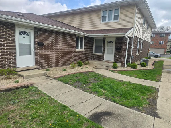$2,000 | 10429 Austin Avenue, Unit A, Oak Lawn, IL 60453