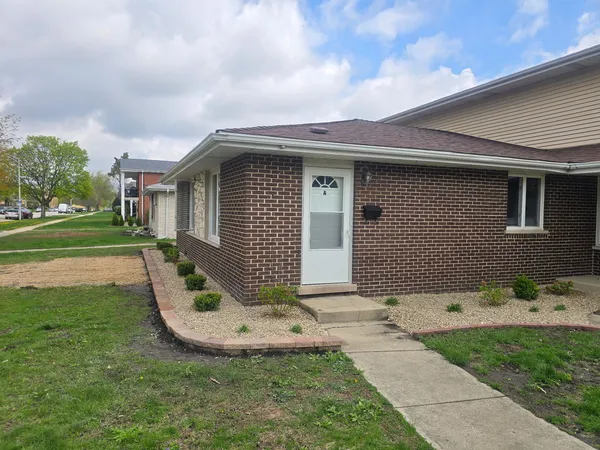 $2,000 | 10429 Austin Avenue, Unit A, Oak Lawn, IL 60453