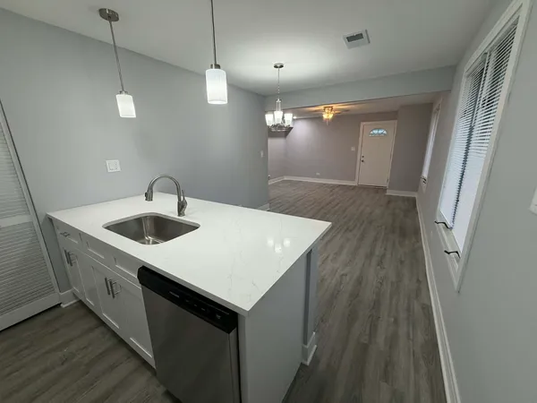 $2,000 | 10429 Austin Avenue, Unit A, Oak Lawn, IL 60453