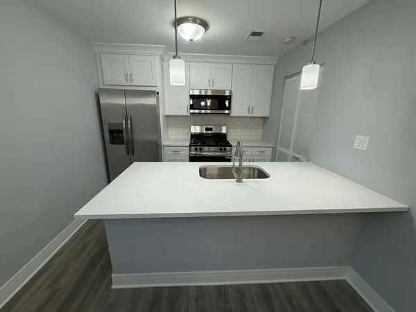 $2,000 | 10429 Austin Avenue, Unit A, Oak Lawn, IL 60453