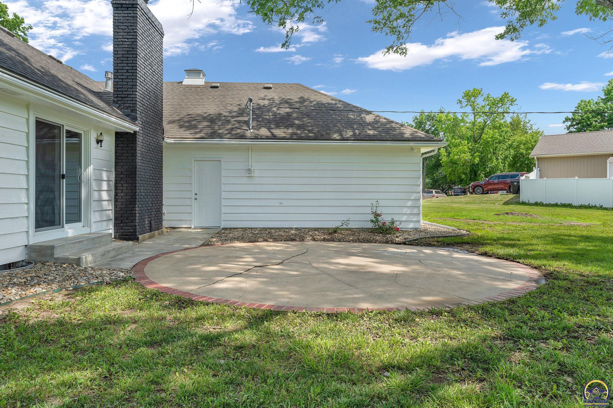 1837 Southwest Cheyenne Road Topeka, KS 66604 - Photo 31 of 49