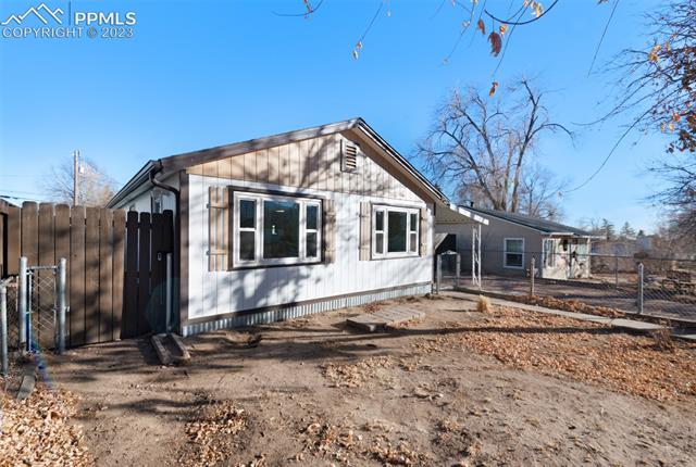 1007 Sunset Road Colorado Springs, CO 80909 - Photo 20 of 20 Front yard