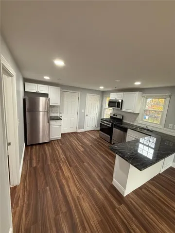 $2,495 | 16 Saratoga Avenue, Pawtucket, RI 02861