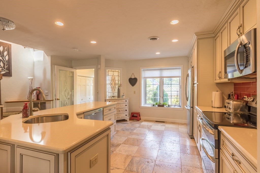 33 Eastern Point Drive, Unit 33 Shrewsbury, MA 01545 - Photo 3 of 36