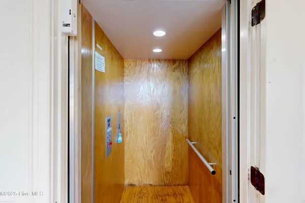 $2,295,000 | 39 Porpoise Place, North Topsail Beach, NC 28460