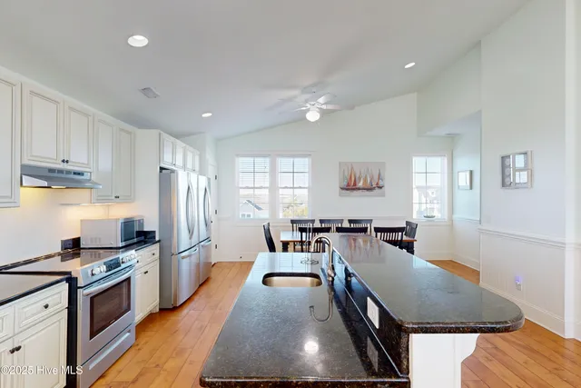 $2,499,000 | 39 Porpoise Place, North Topsail Beach, NC 28460