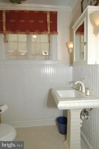 311 Park Road Alexandria, VA 22301 - Photo 14 of 30 Half Bath 1