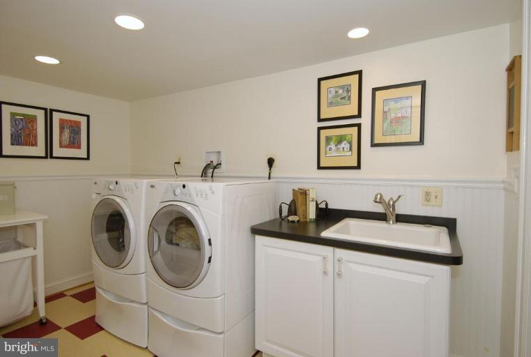 311 Park Road Alexandria, VA 22301 - Photo 22 of 30 Laundry Area 1