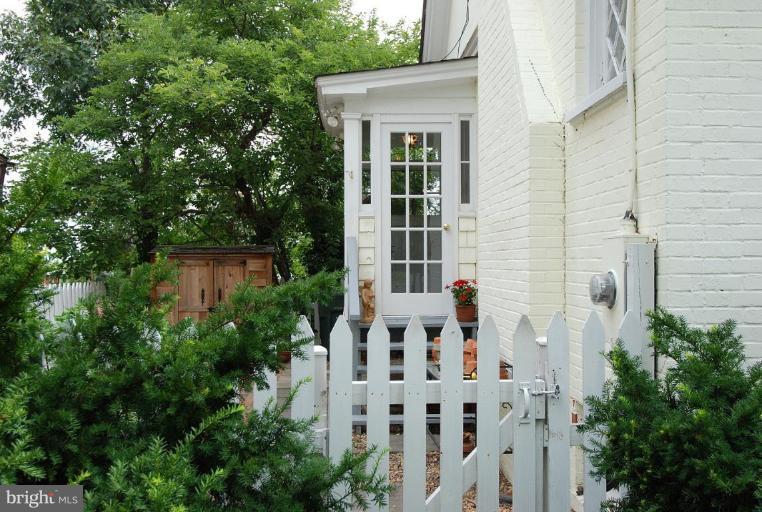 311 Park Road Alexandria, VA 22301 - Photo 4 of 30 Exterior #4