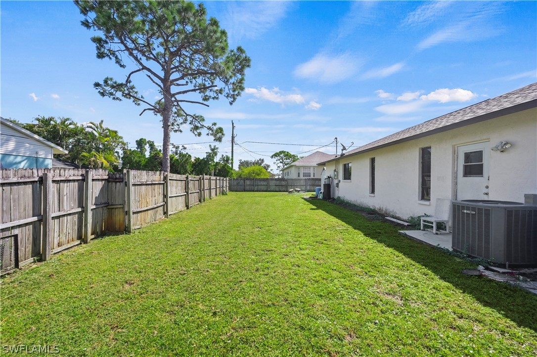 17413 Butler Road Fort Myers, FL 33967 - Photo 27 of 33 a view of a backyard with wooden fence