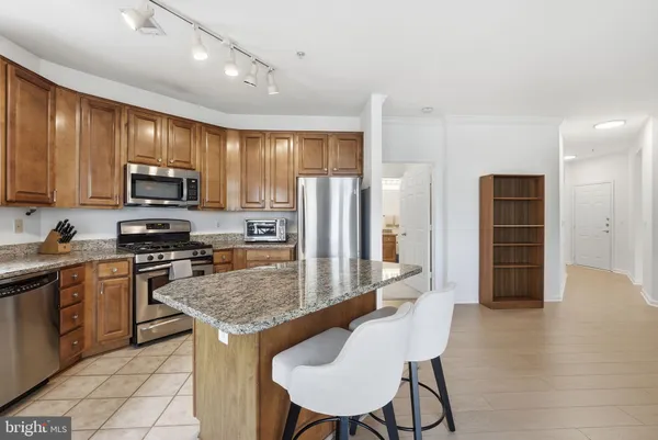 $450,000 | 9490 Virginia Center Boulevard, Unit 230, Vienna, VA 22181