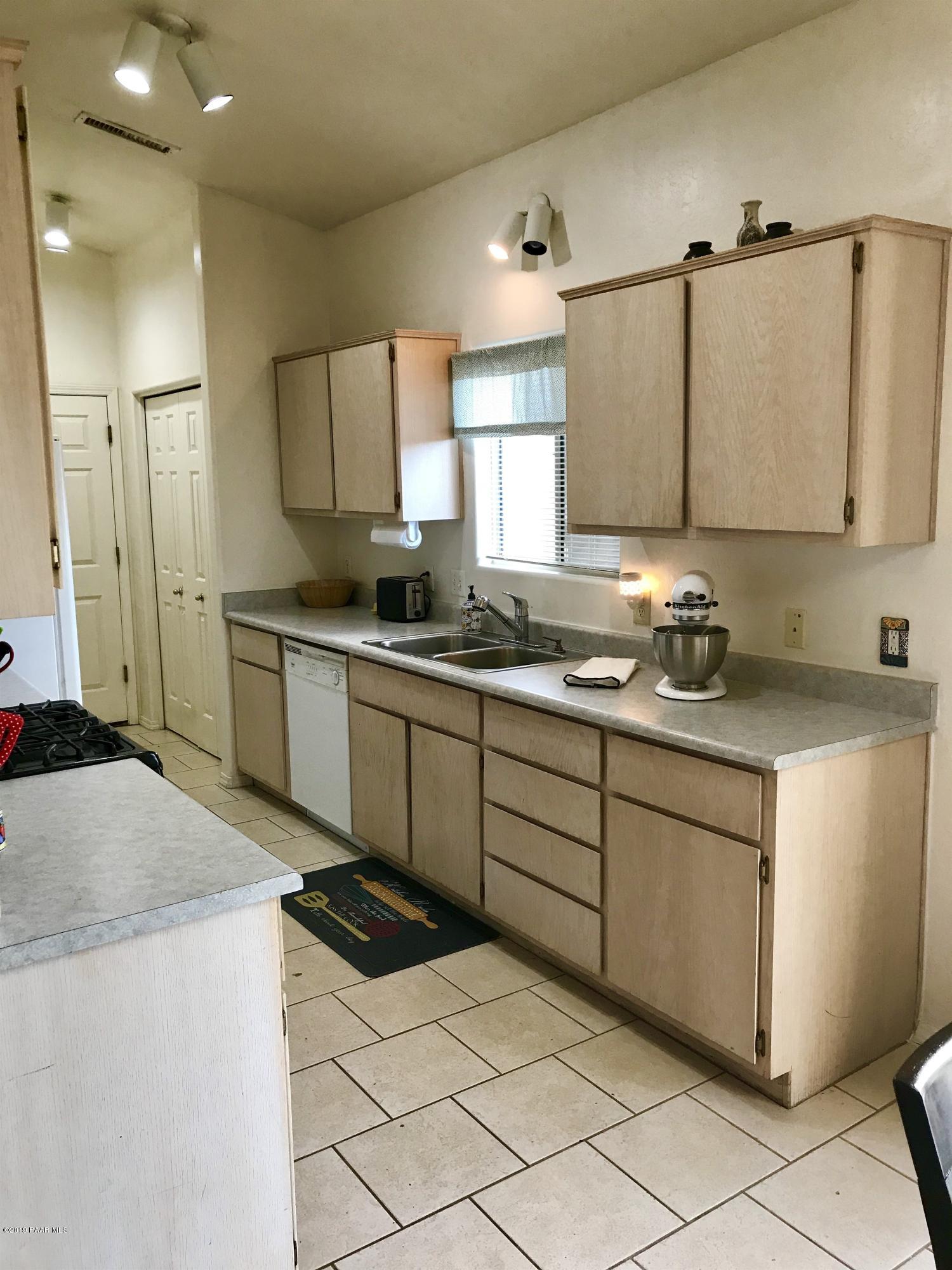3428 North Tani Road Prescott Valley, AZ 86314 - Photo 11 of 24 011_Kitchen