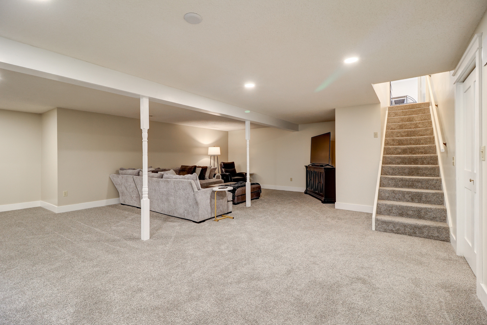 12749 Lawrence Road Sterling, IL 61081 - Photo 26 of 45 a view of work space with entryway