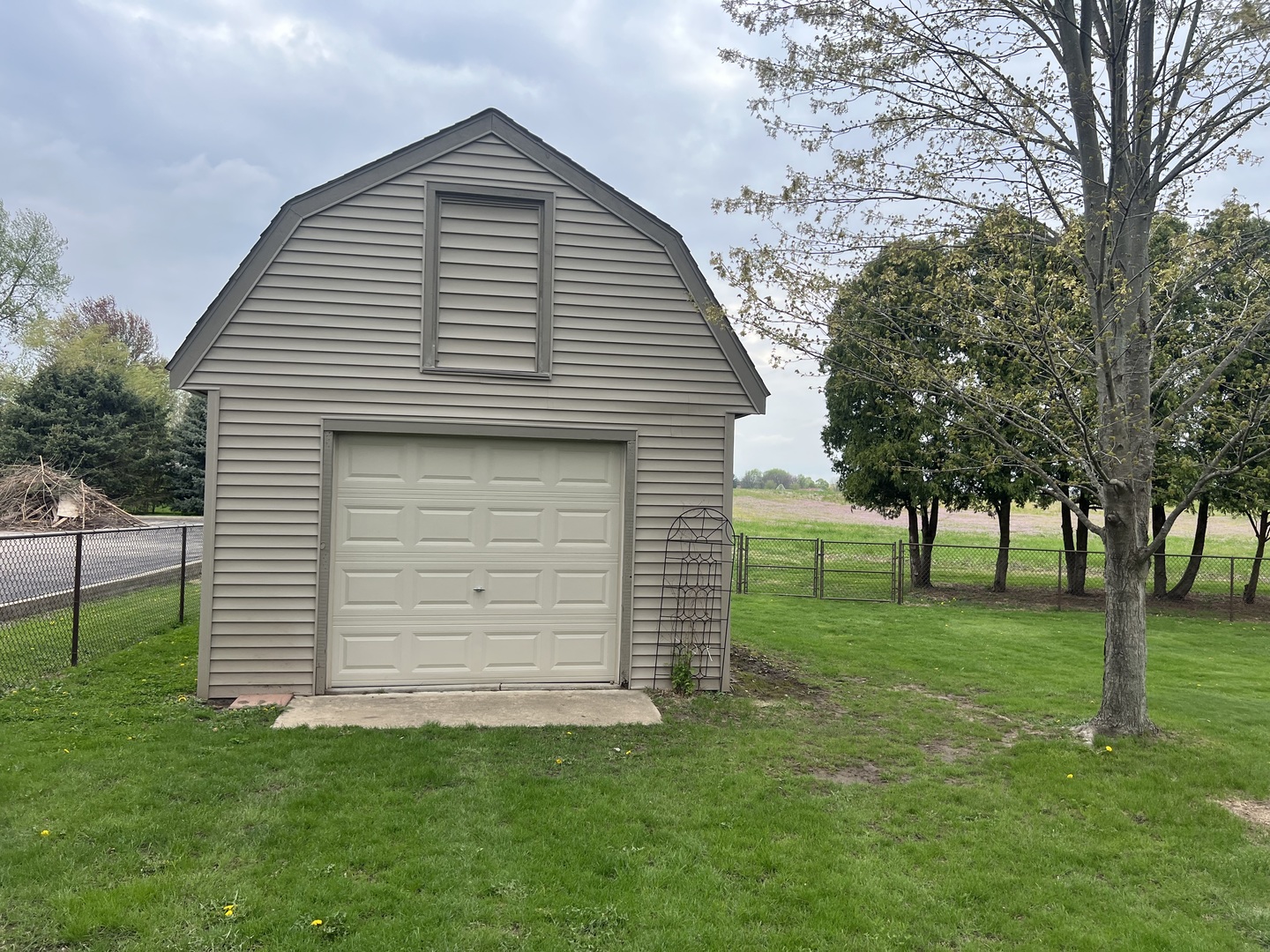 12749 Lawrence Road Sterling, IL 61081 - Photo 36 of 45 a front view of a house with a yard