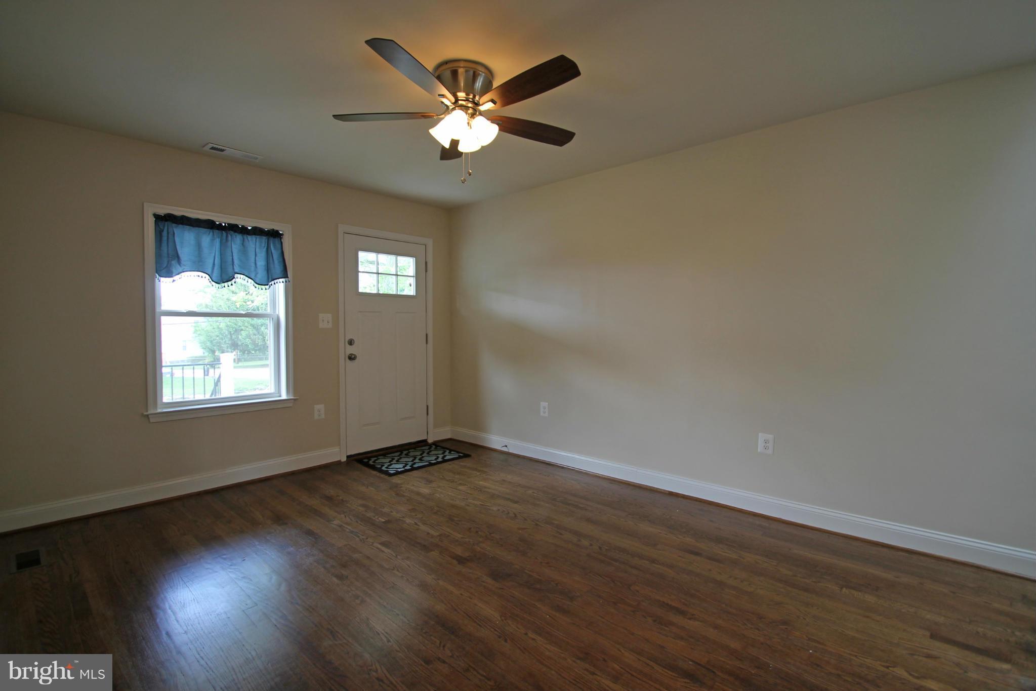 4611 Ridgeway Avenue Baltimore, MD 21206 - Photo 9 of 22 Living Room