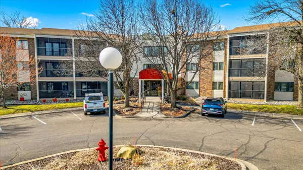 $185,000 | 3150 Glen Oaks Avenue, Unit 105A, White Bear Lake, MN 55110