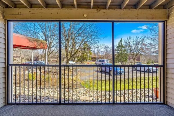 $185,000 | 3150 Glen Oaks Avenue, Unit 105A, White Bear Lake, MN 55110