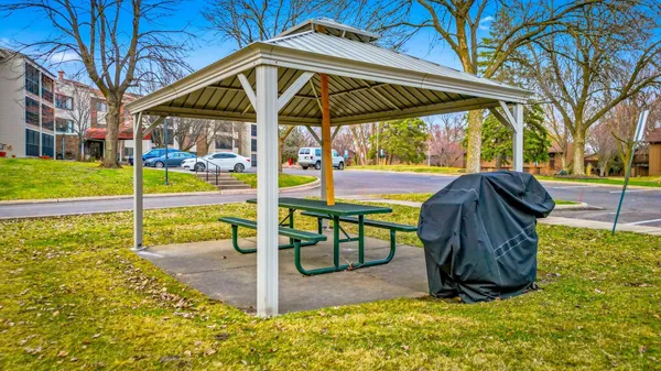 $165,000 | 3150 Glen Oaks Avenue, Unit 105A, White Bear Lake, MN 55110