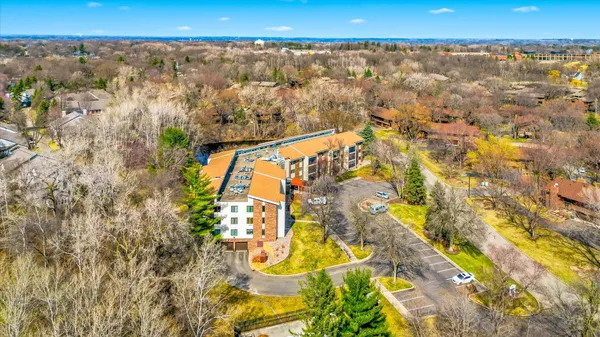 $165,000 | 3150 Glen Oaks Avenue, Unit 105A, White Bear Lake, MN 55110