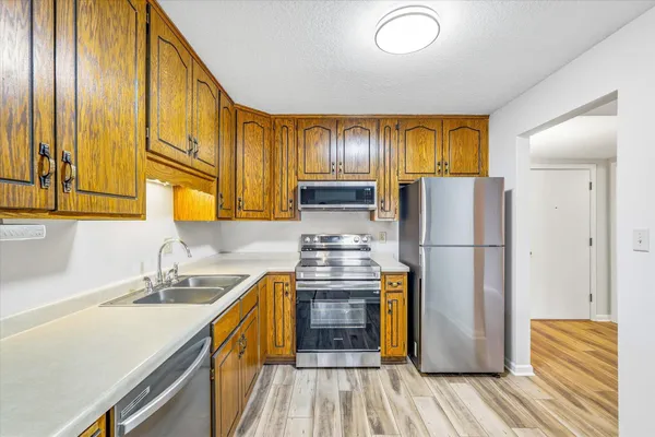 $165,000 | 3150 Glen Oaks Avenue, Unit 105A, White Bear Lake, MN 55110