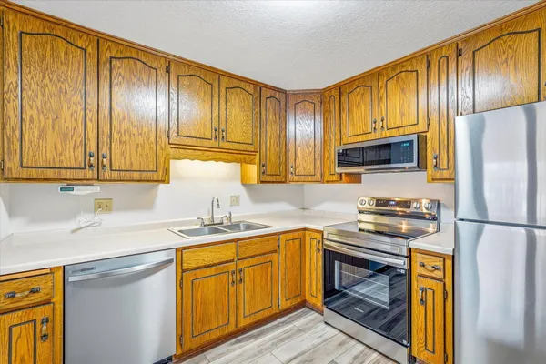 $185,000 | 3150 Glen Oaks Avenue, Unit 105A, White Bear Lake, MN 55110