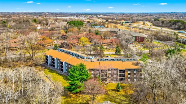 $185,000 | 3150 Glen Oaks Avenue, Unit 105A, White Bear Lake, MN 55110