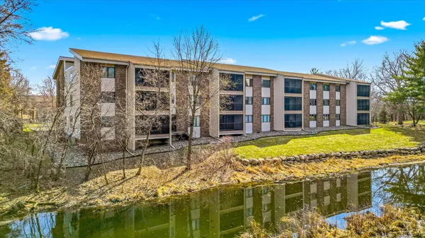 $165,000 | 3150 Glen Oaks Avenue, Unit 105A, White Bear Lake, MN 55110
