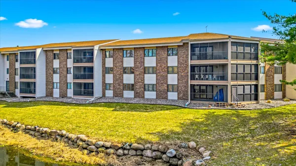 $165,000 | 3150 Glen Oaks Avenue, Unit 105A, White Bear Lake, MN 55110