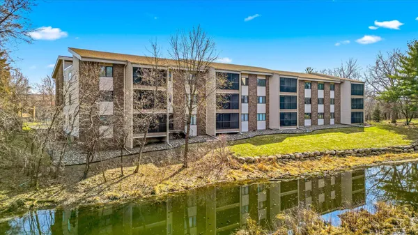 $185,000 | 3150 Glen Oaks Avenue, Unit 105A, White Bear Lake, MN 55110