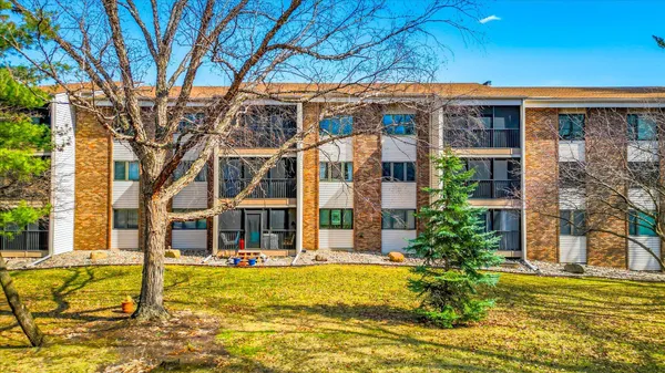 $165,000 | 3150 Glen Oaks Avenue, Unit 105A, White Bear Lake, MN 55110