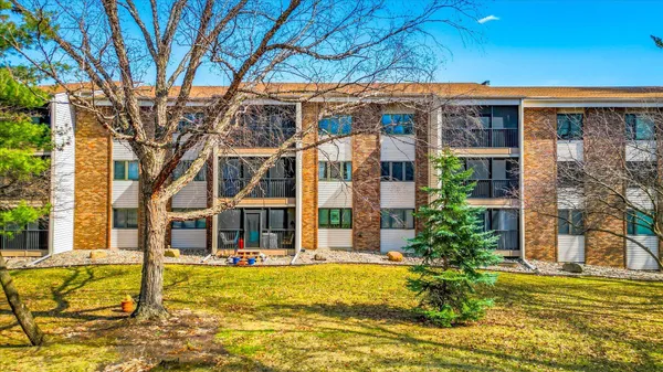 $185,000 | 3150 Glen Oaks Avenue, Unit 105A, White Bear Lake, MN 55110
