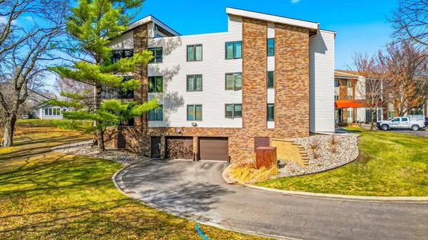 $185,000 | 3150 Glen Oaks Avenue, Unit 105A, White Bear Lake, MN 55110