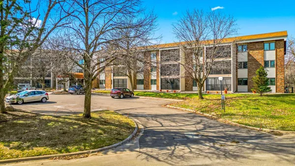 $165,000 | 3150 Glen Oaks Avenue, Unit 105A, White Bear Lake, MN 55110