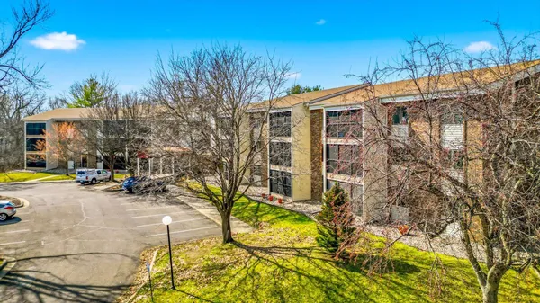 $165,000 | 3150 Glen Oaks Avenue, Unit 105A, White Bear Lake, MN 55110