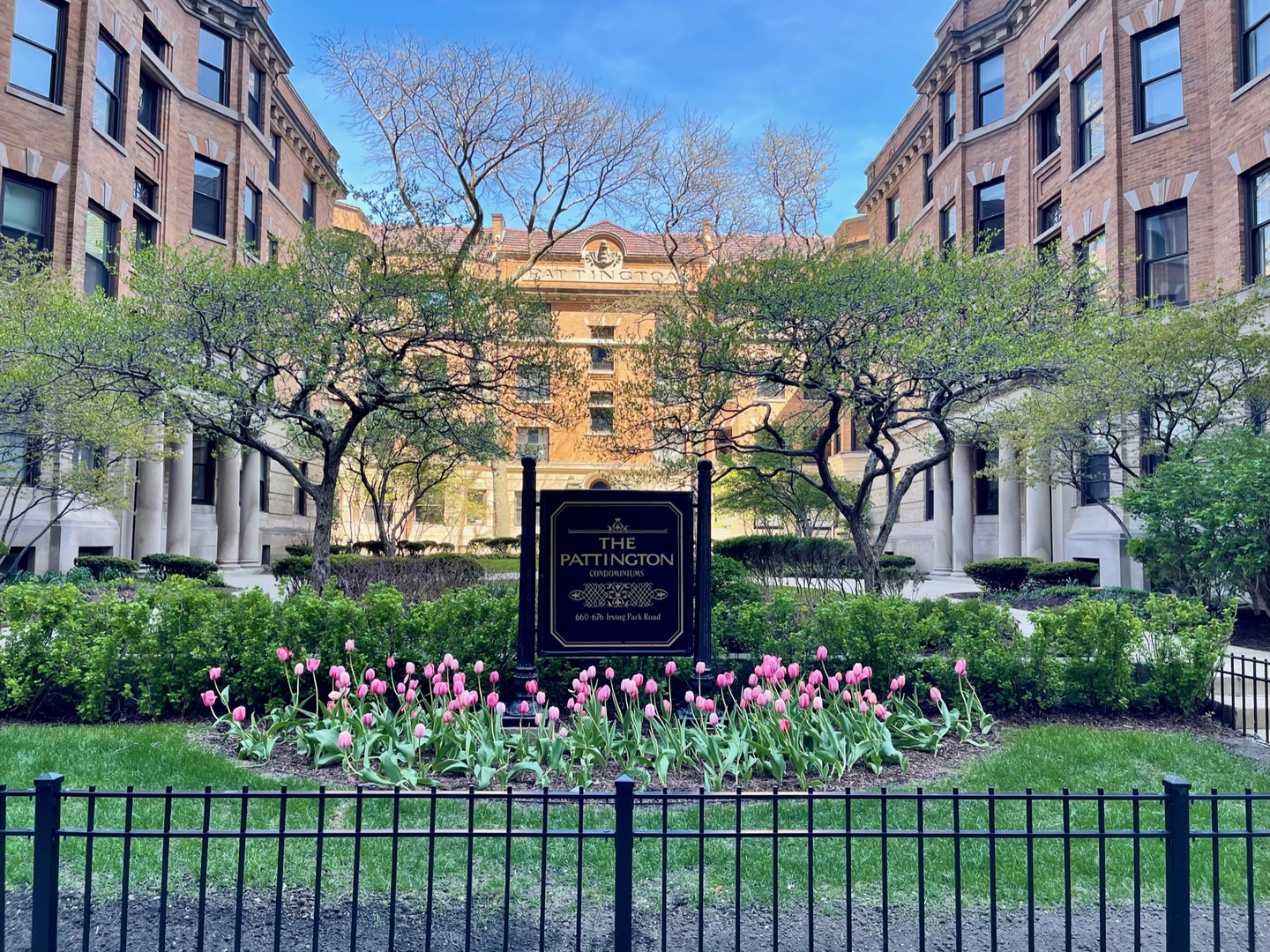 670 West Irving Park Road, Unit G6 Chicago, IL 60613 - Photo 1 of 38 a view of a house and a garden