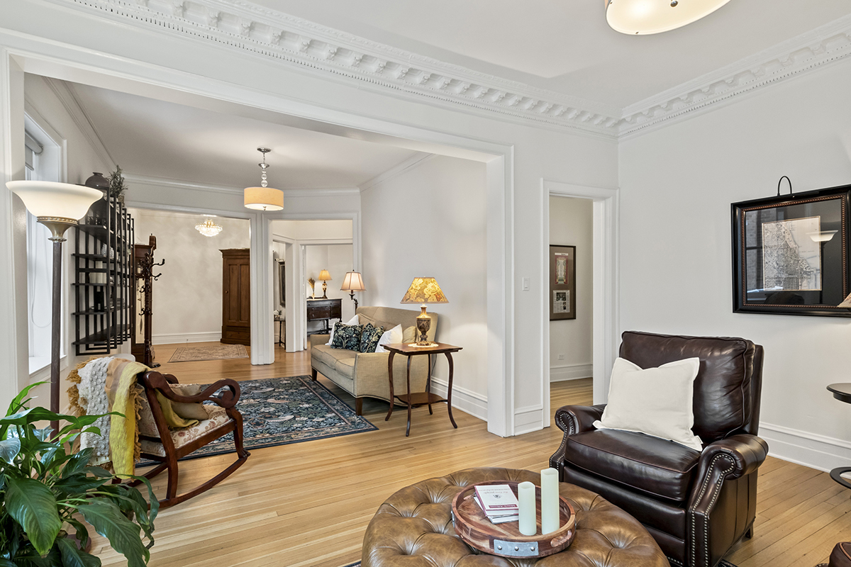 670 West Irving Park Road, Unit G6 Chicago, IL 60613 - Photo 17 of 38 a living room with furniture