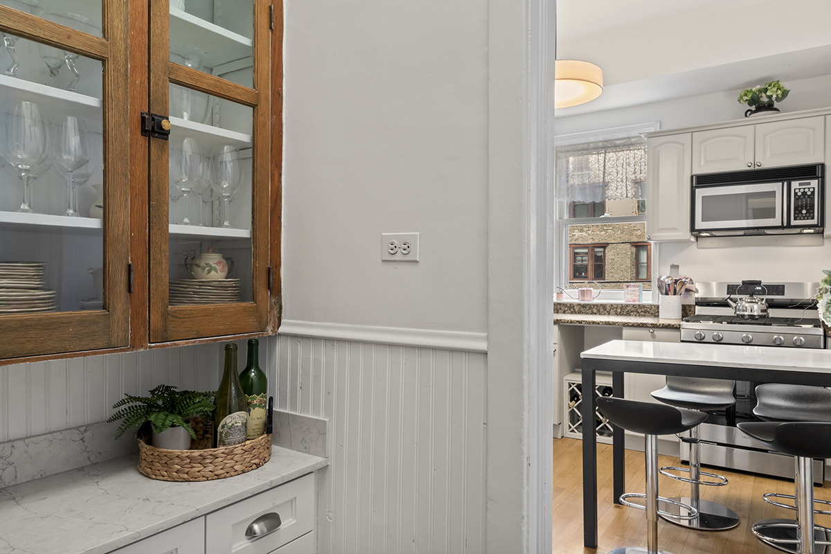 670 West Irving Park Road, Unit G6 Chicago, IL 60613 - Photo 21 of 38 a kitchen with a stove and a microwave