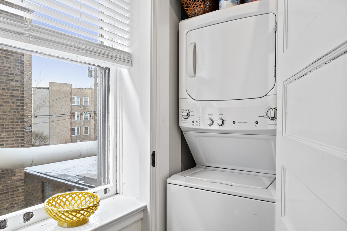 670 West Irving Park Road, Unit G6 Chicago, IL 60613 - Photo 30 of 38 a utility room with dryer and washer