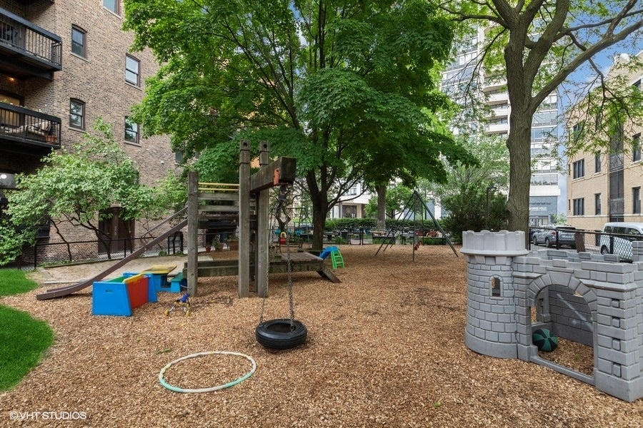 670 West Irving Park Road, Unit G6 Chicago, IL 60613 - Photo 34 of 38 a view of a park with swings