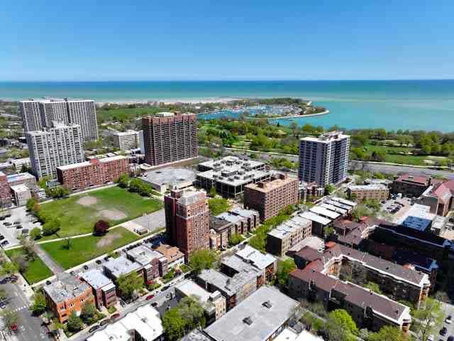 670 West Irving Park Road, Unit G6 Chicago, IL 60613 - Photo 6 of 38 an aerial view of a city