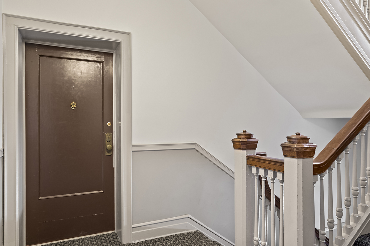 670 West Irving Park Road, Unit G6 Chicago, IL 60613 - Photo 7 of 38 a view of an entryway