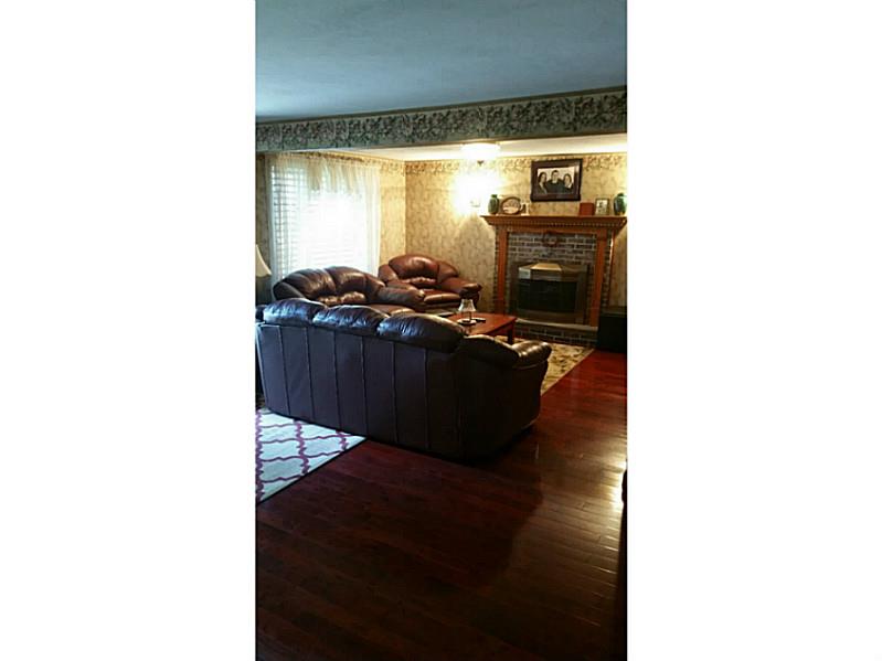 54 Rome Avenue Providence, RI 02908 - Photo 2 of 21 Living Room.