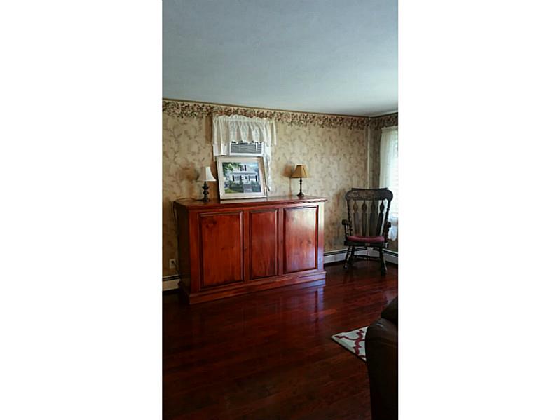 54 Rome Avenue Providence, RI 02908 - Photo 3 of 21 Living Room.
