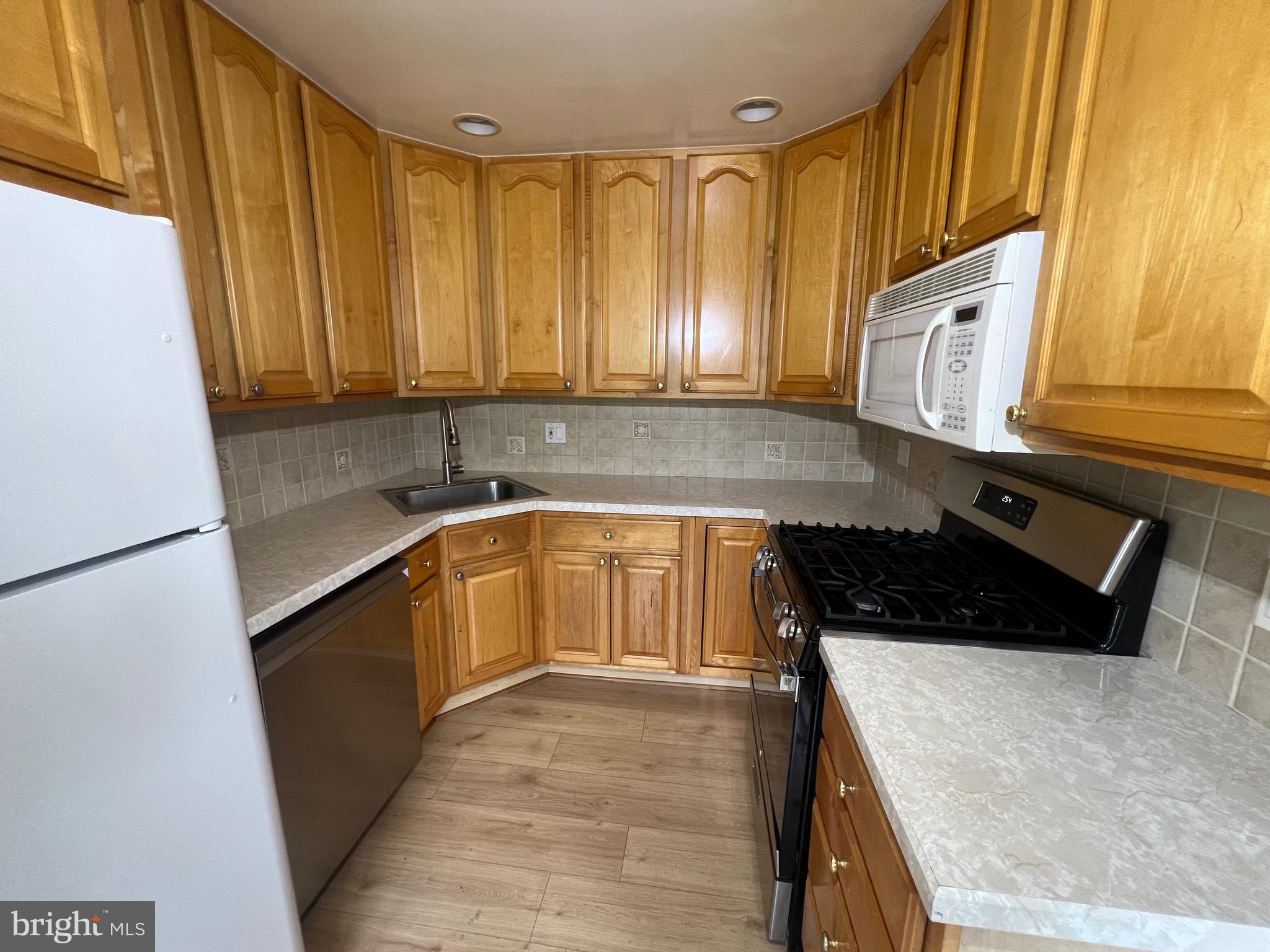 12610 Richton Road Philadelphia, PA 19154 - Photo 6 of 22