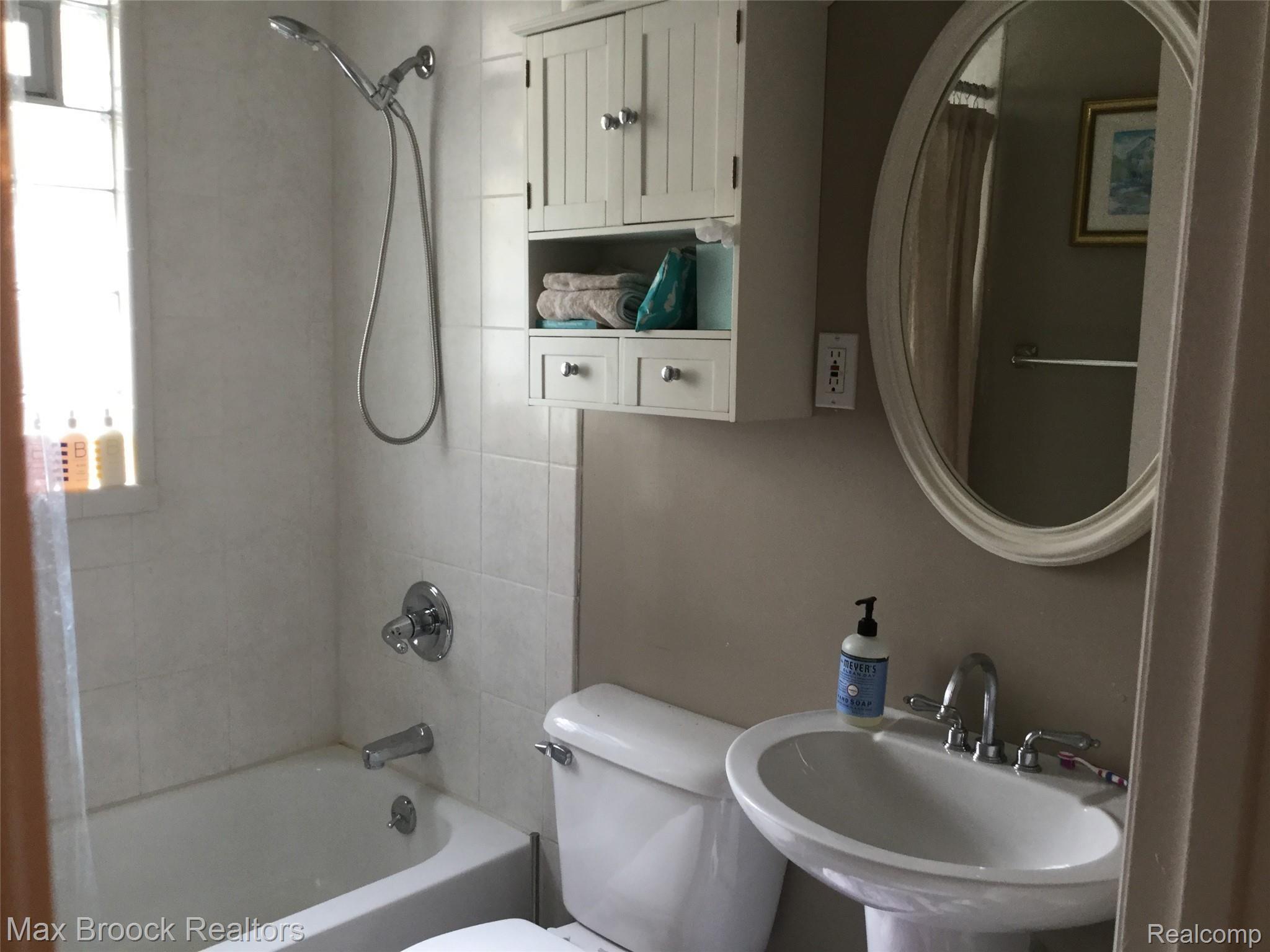 80 Wellesley Drive Pleasant Ridge, MI 48069 - Photo 20 of 39 Updated main floor bath
