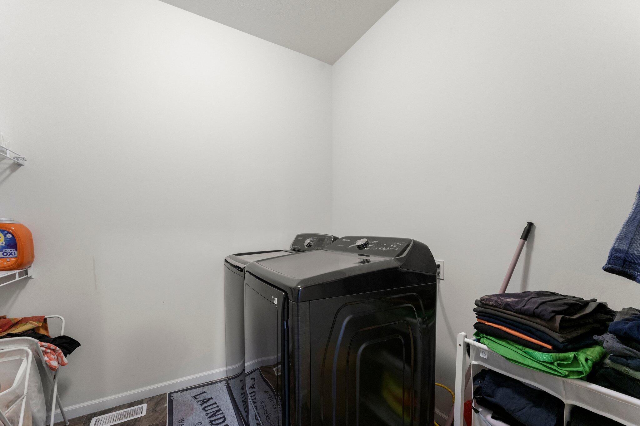 11539 Georgia Place Crown Point, IN 46307 - Photo 19 of 37 a utility room with dryer and washer
