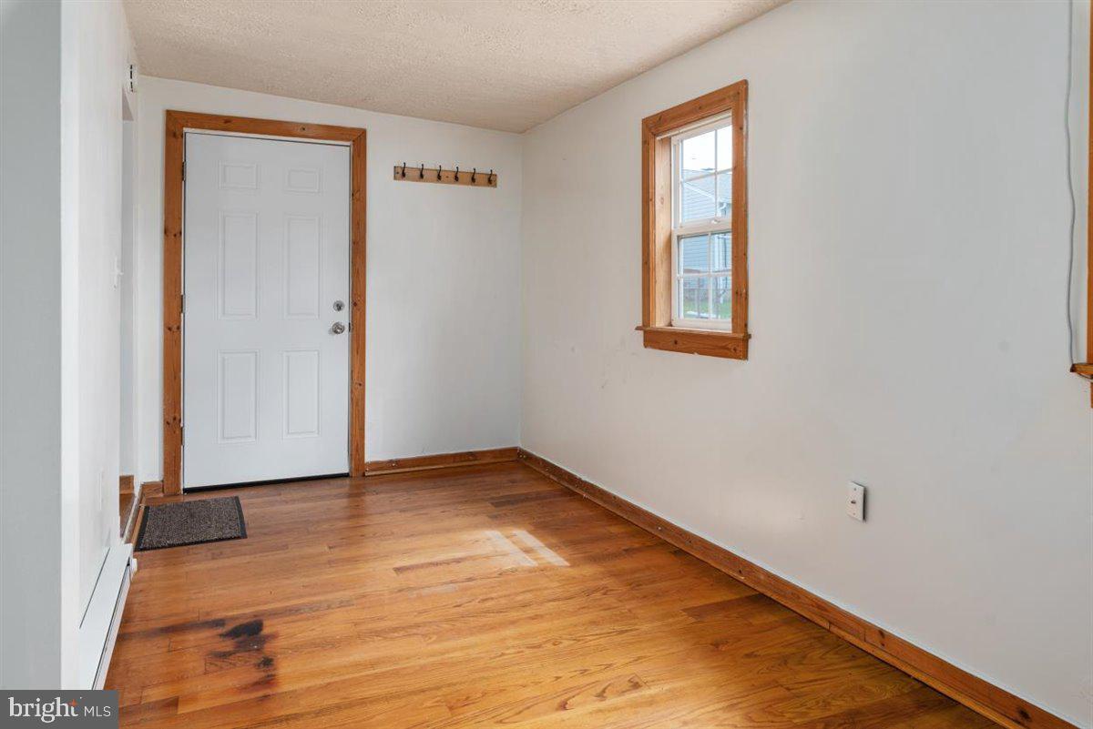 8426 Garden Road Pasadena, MD 21122 - Photo 29 of 32 Office/workshop Entry