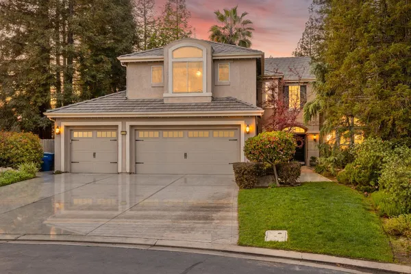 $997,900 | 10340 North Sinclair Circle, Fresno, CA 93730