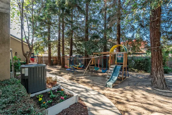 $997,900 | 10340 North Sinclair Circle, Fresno, CA 93730